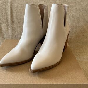 NEW Steve Madden Novita Bone Ankle Boots Size 6